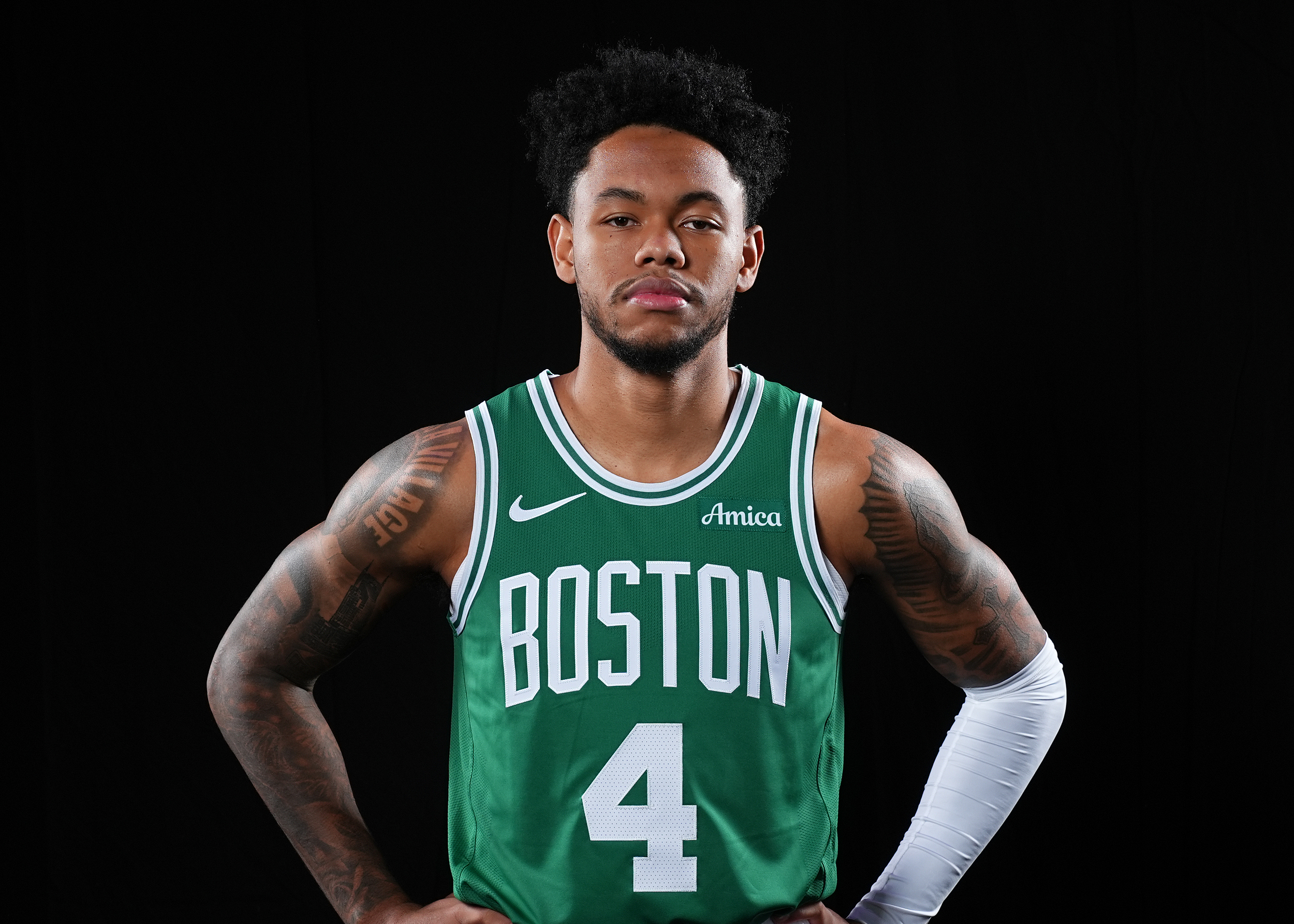 本赛季，安芬尼·西蒙斯成为第一个多次砍下25+5记三分的替补球员。