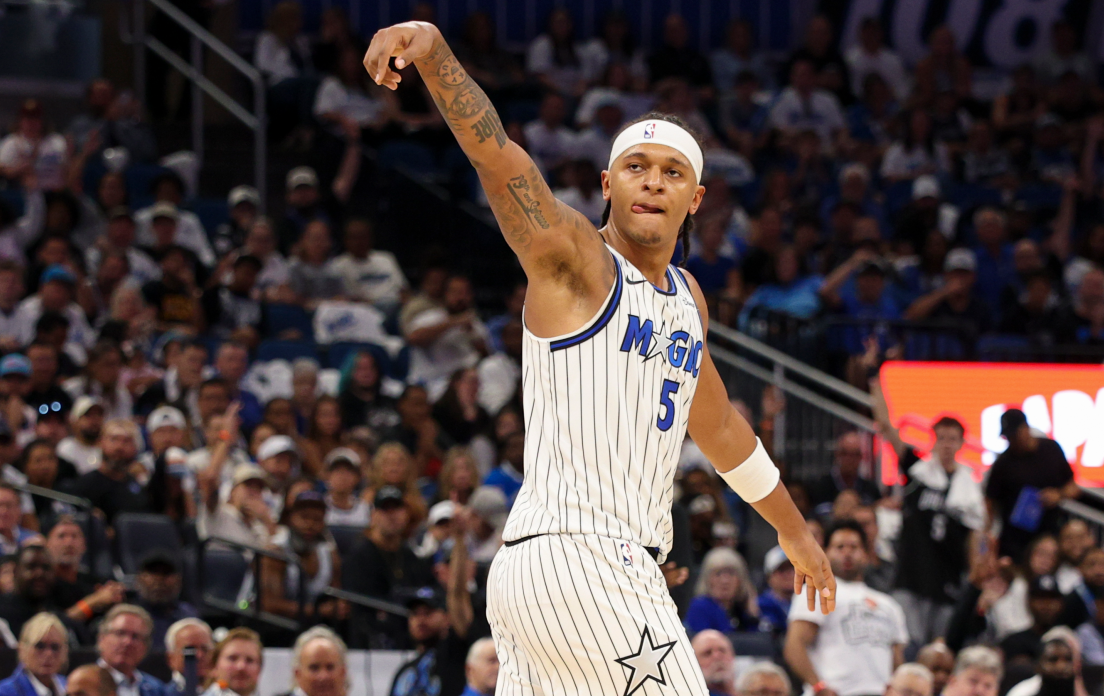 班凯罗空砍全场最高28分，末节独得14分险逆转。