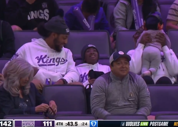 爱德华兹：以前KD去亚特兰大打球我很想要球衣，但是座位太远了。