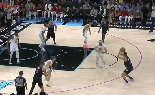 丰泰基奥回敬三分，热火领先9分击停骑士。