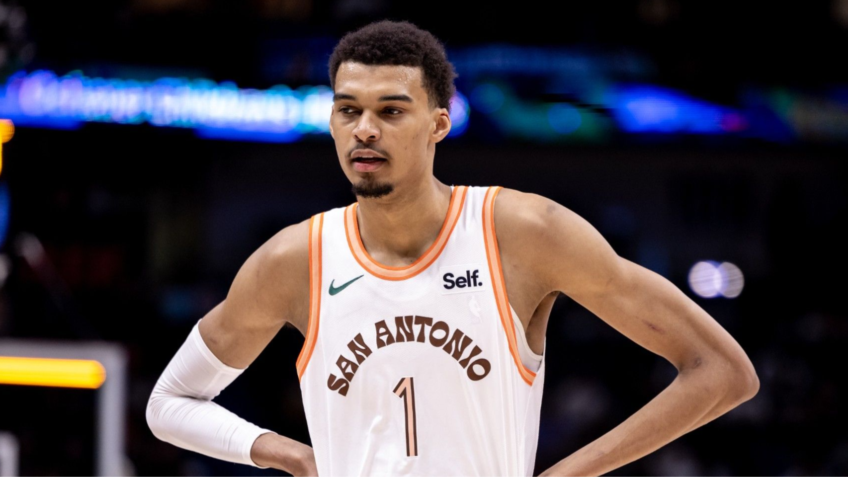 现在这个赛季全勤！明天对阵国王：文班亚马因小腿受伤出场成疑