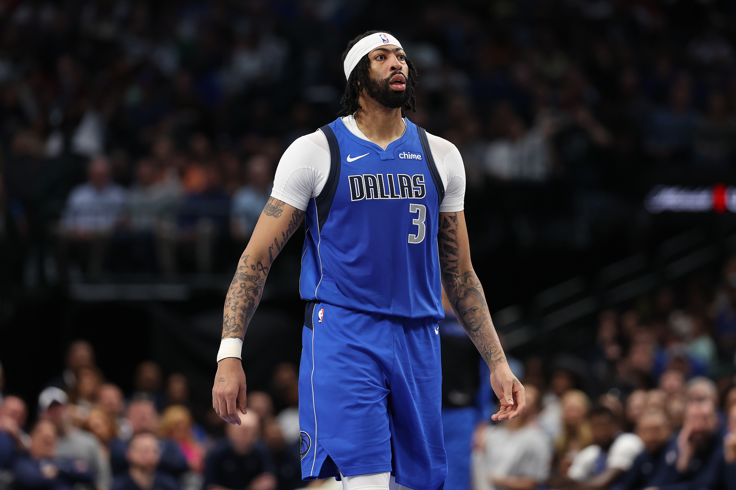 美记：很多球队都打算交易得到浓眉，但是他们都认为后者必须先减肥。