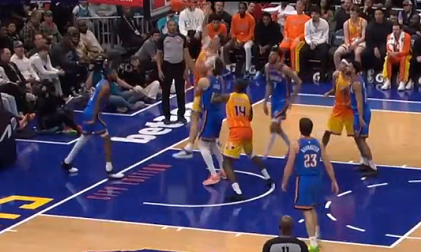 在三分钟内，卡尔克布伦纳打进了篮下，打破了两队的得分。