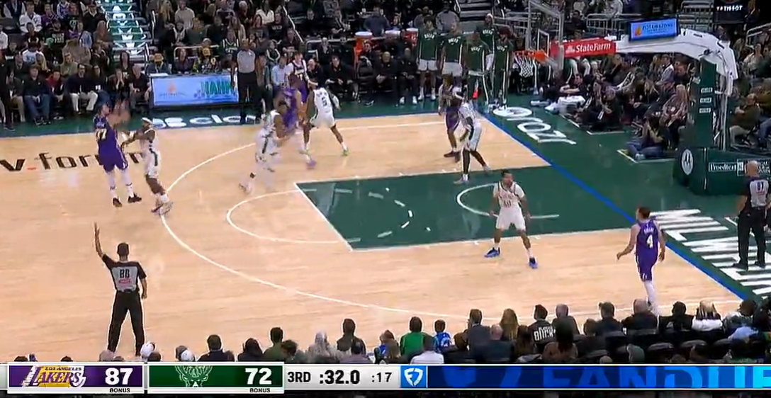 波蒂斯的反击只差14分，东契奇连中两次止血三分。