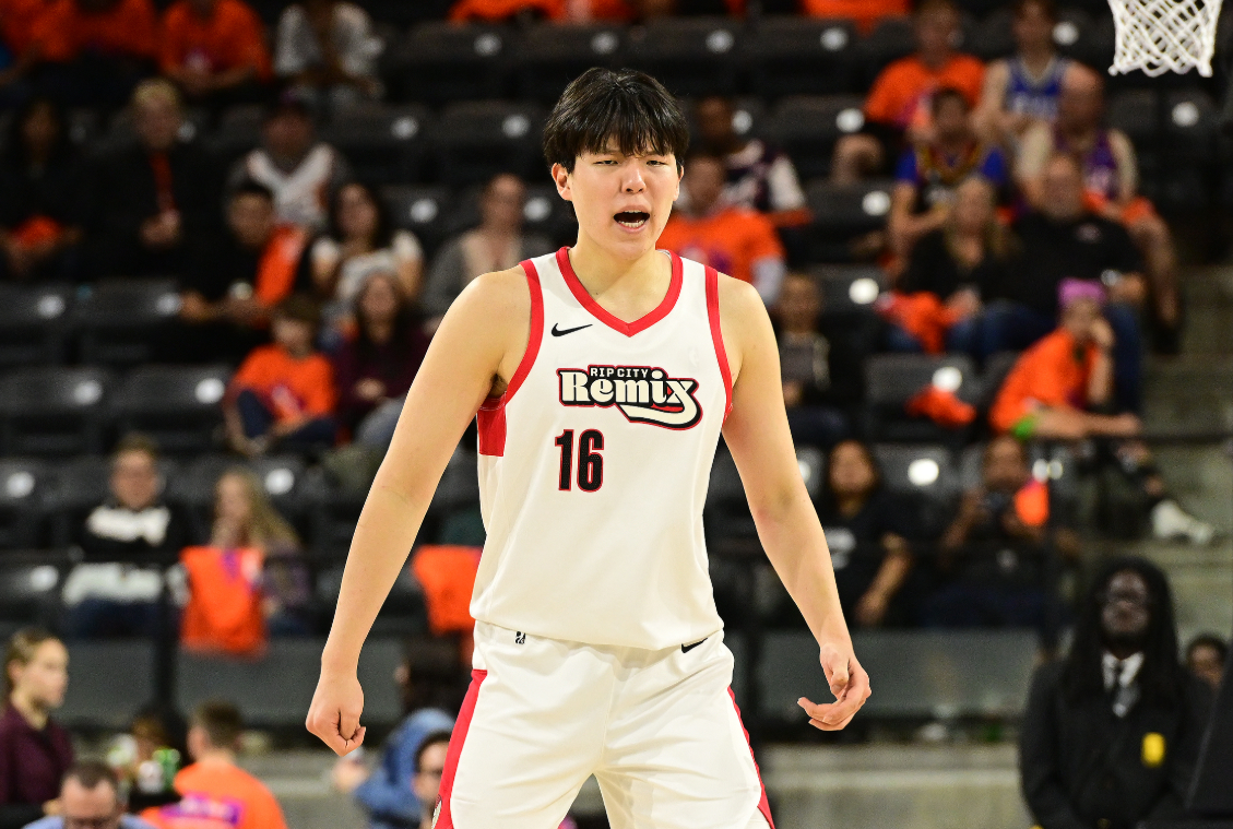 全面！杨瀚森G联赛半场8投3中，得9分6板1助3帽。