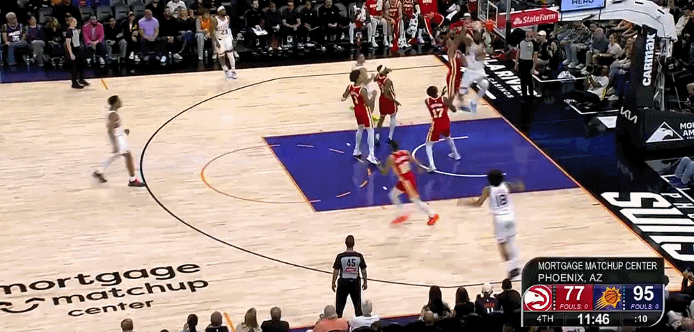 嗨！吉列斯皮献妙传，理查德隔扣丹尼尔斯。