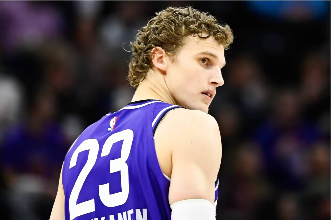 新赛季只有马卡&库里&里夫斯&东契奇4人连场得分40分。+