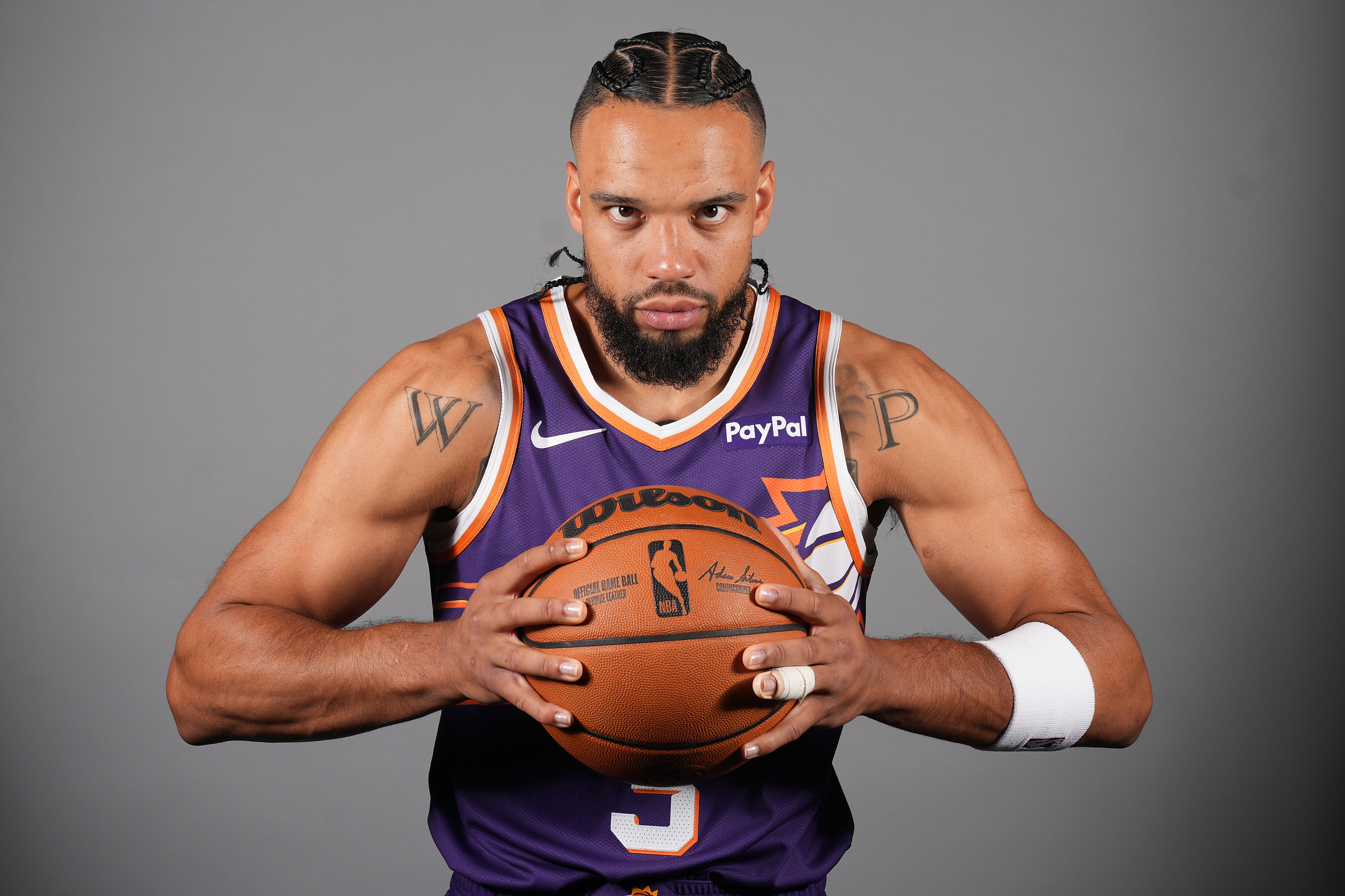 狄龙对布克犯规的谈判：如果继续这样下去，可能会增加第四个裁判。