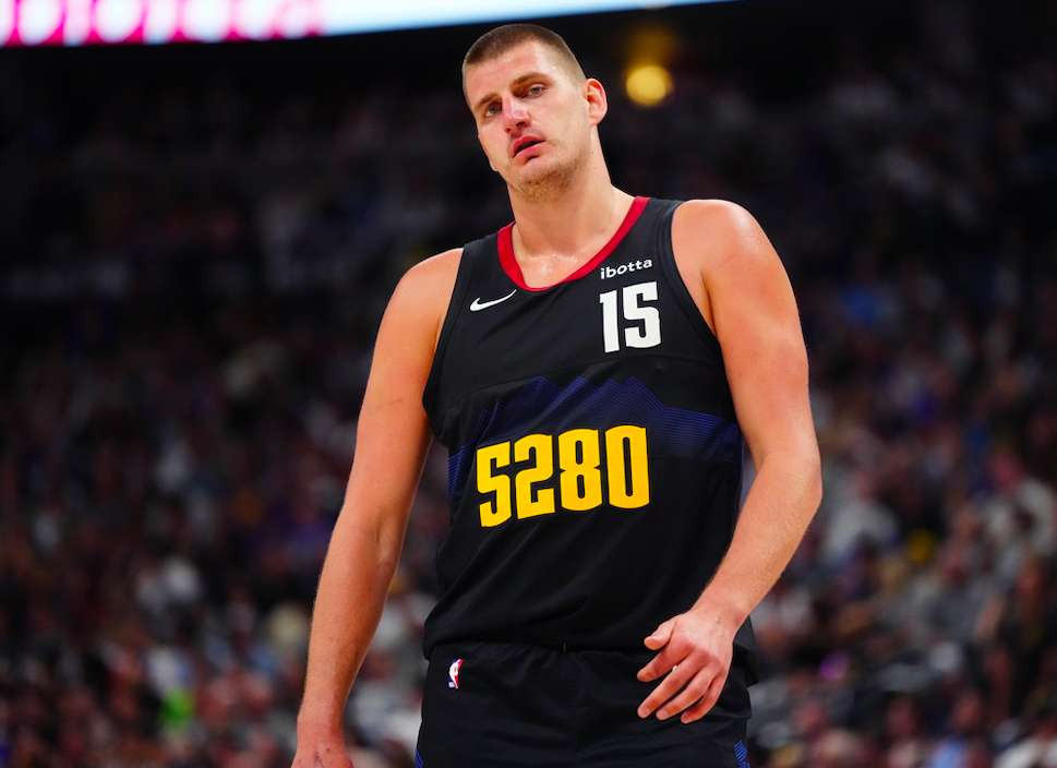 第三节公牛轰下40分拉开差距，约基奇单节12分苦撑。