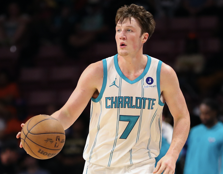 最新一期NBA官方新秀：克尼佩尔继续领先，弗拉格第三名