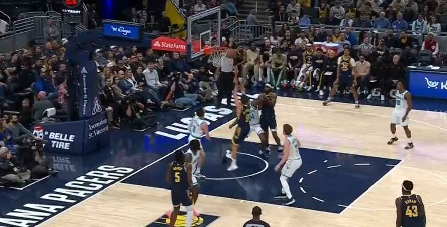 赛季第一次！步行者三节得分破百，20分优势。