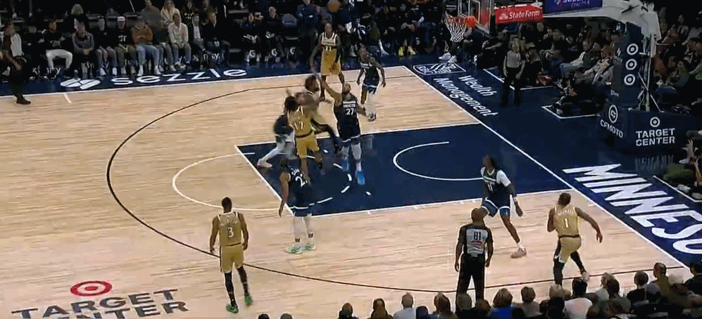 悬念重生！奇才末节开始连续得分，分差缩小至8分。