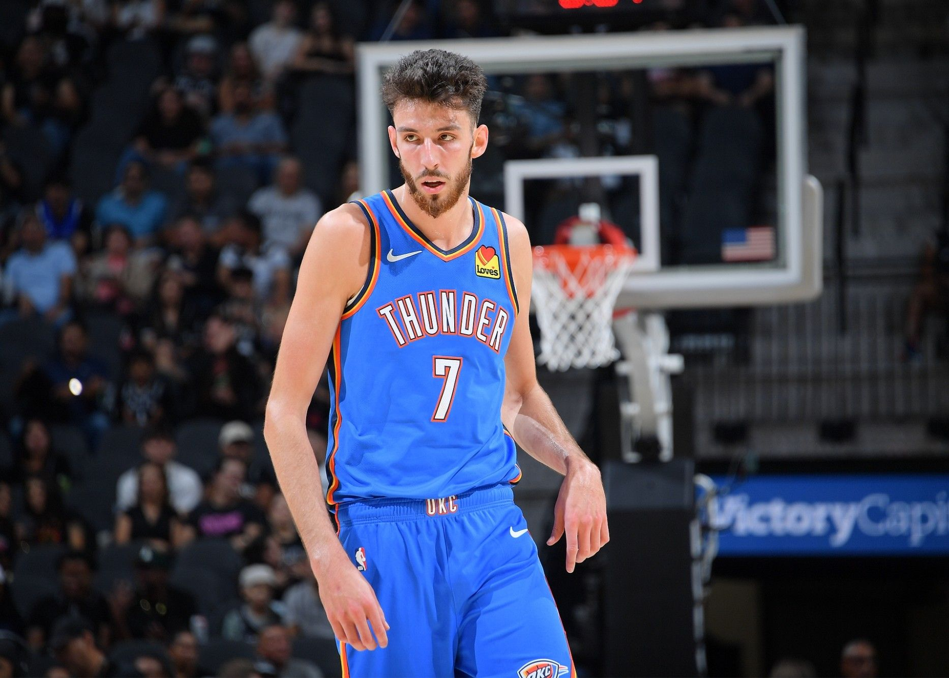 切特：人们以前说青春是我们的弱点，但是现在又成了我们的优点。