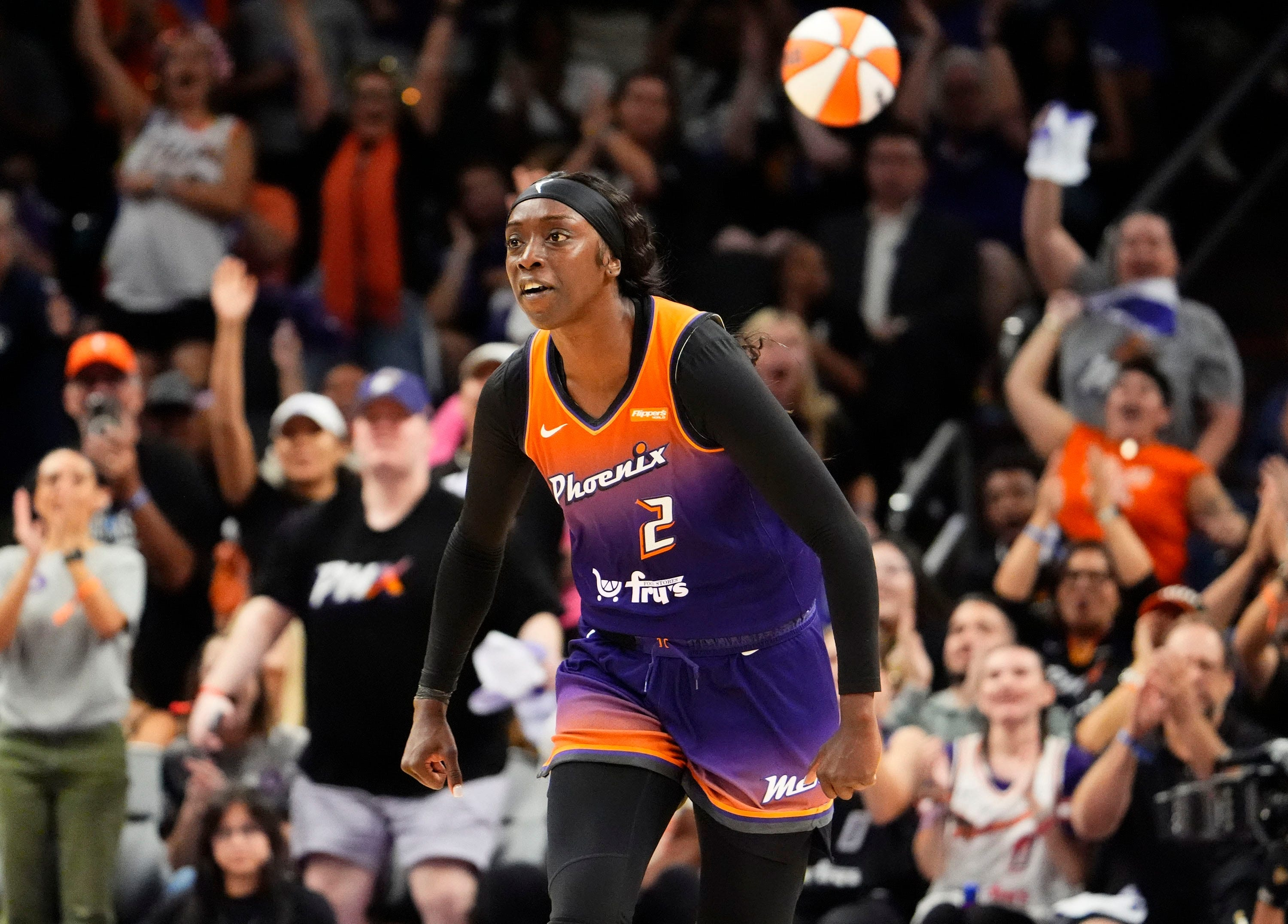 空切30分！在卡利亚-库珀22投12中砍下30分6板 最终一刻犯满离场