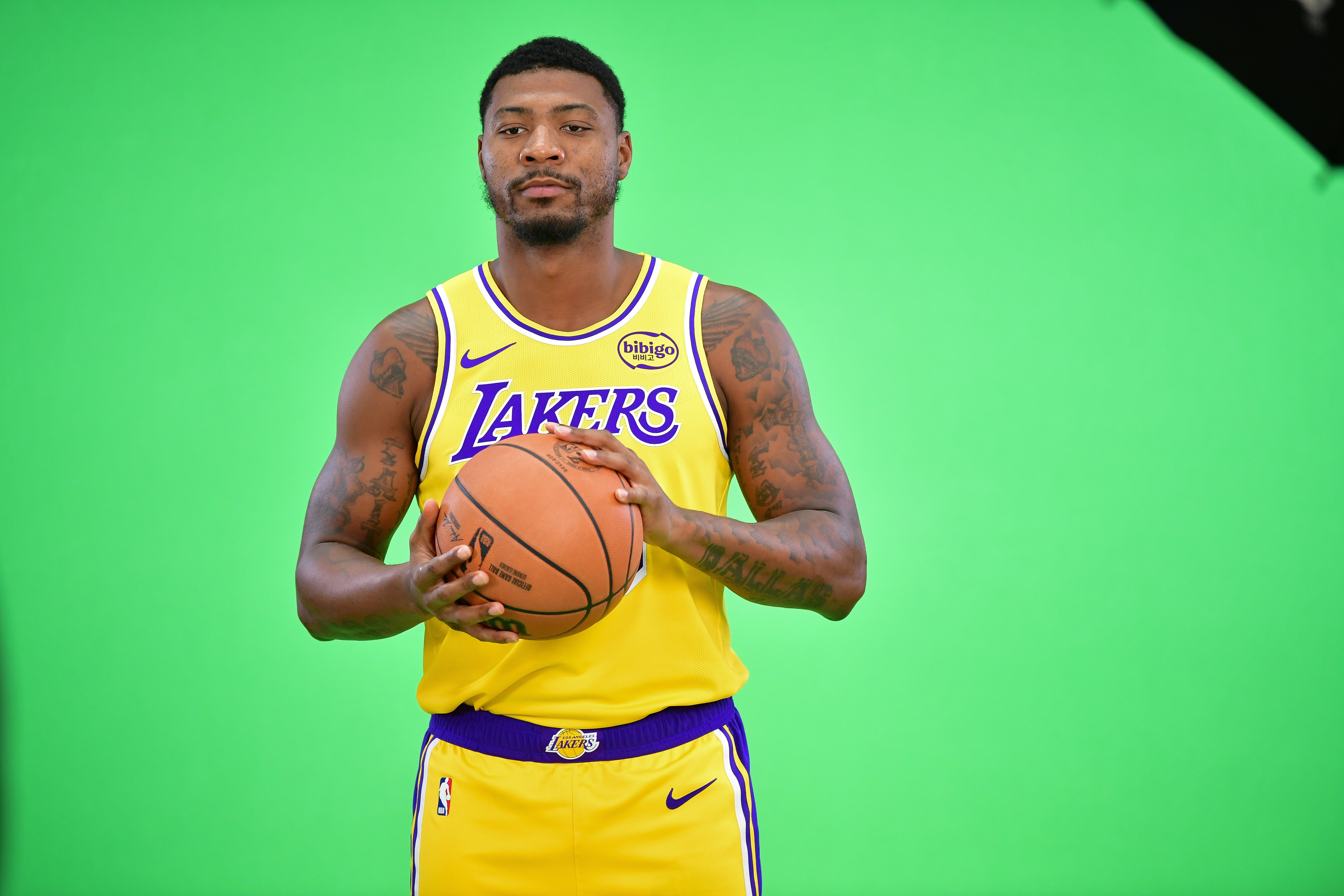 雷迪克：斯玛特打勇士首秀小里将出战 东契奇待定&打2场季前赛。