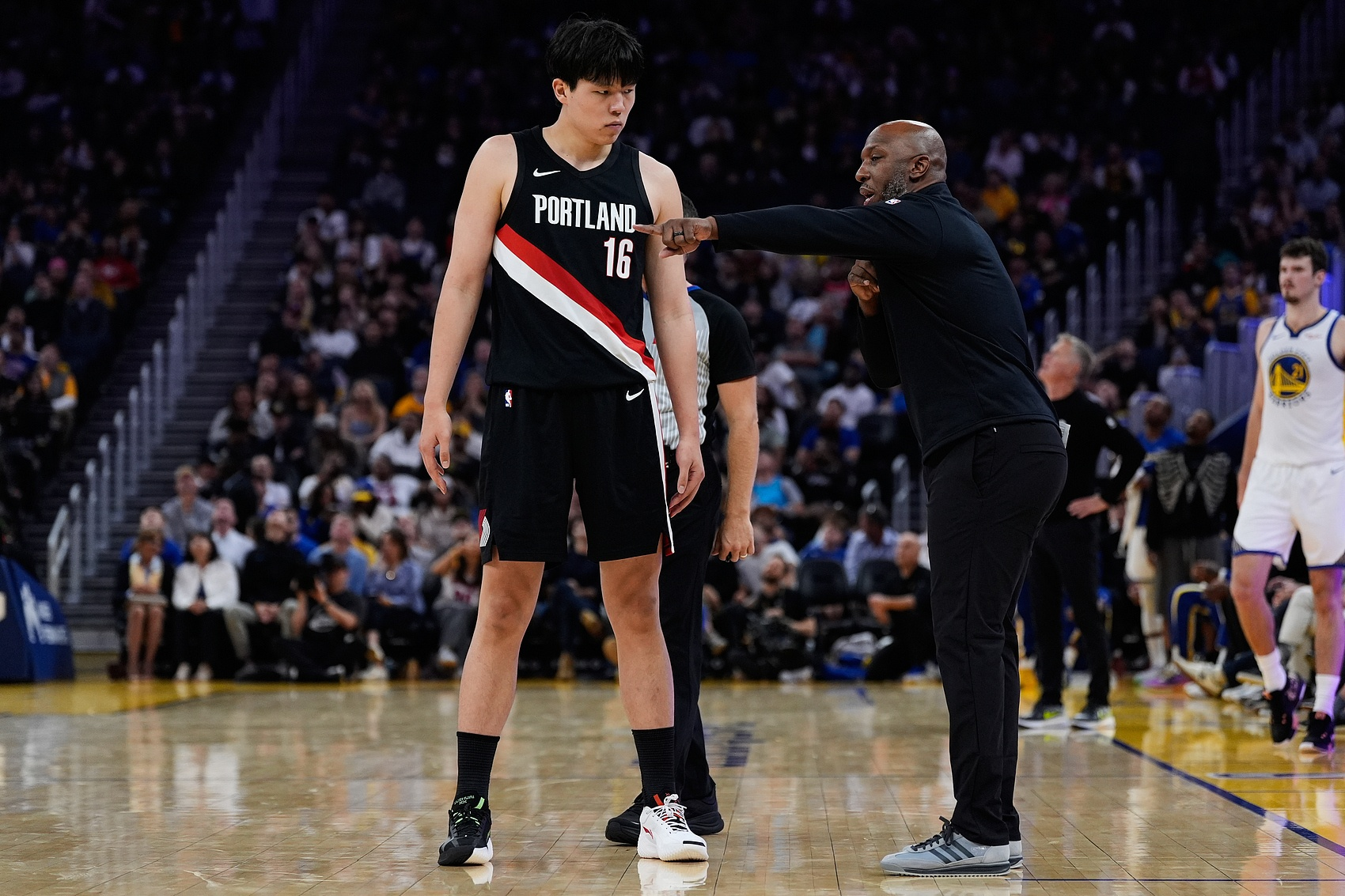 媒体人：杨瀚森需要继续坚决投三分 如果场均命中一记三分，那就太厉害了。