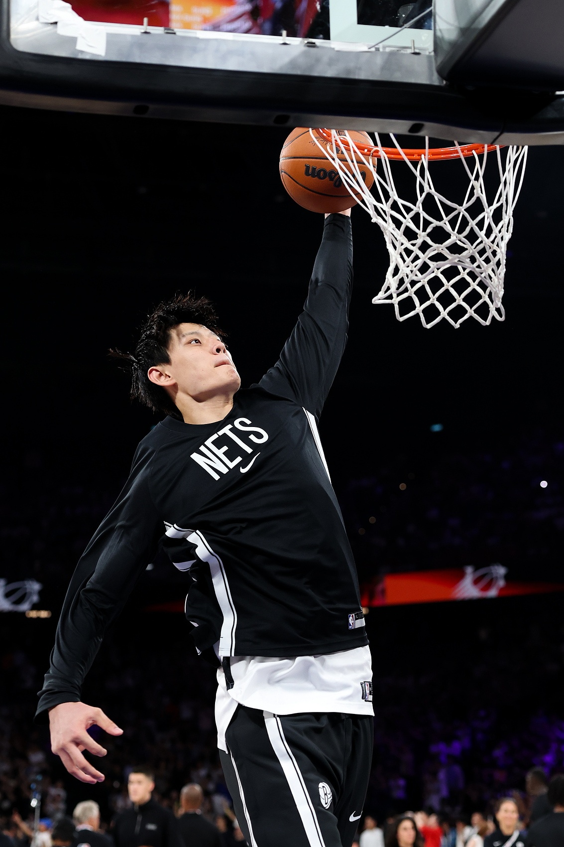 篮球网络自媒体：曾凡博可以回到中国获得7位数年薪。 或去G联盟年薪10万美元