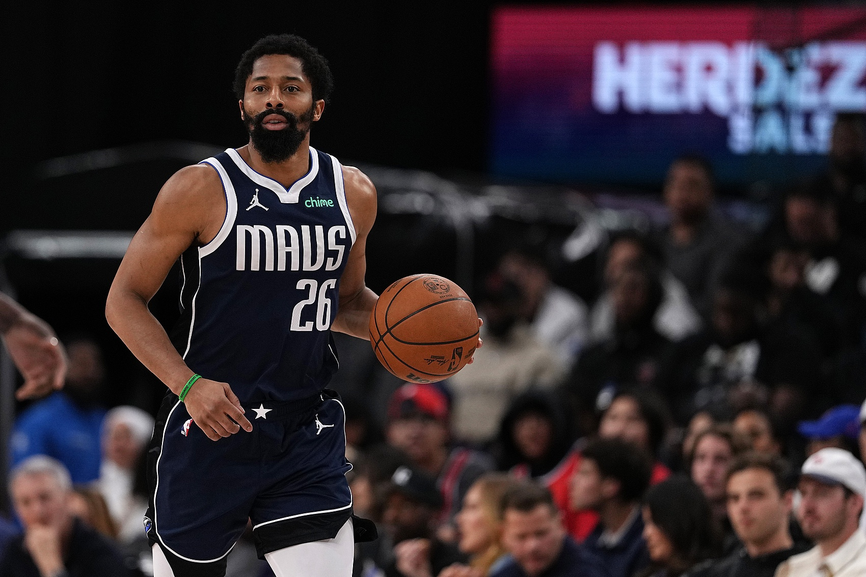 媒体人谈到丁威迪被黄蜂裁掉：球员们正值打球之年 还是想想CBA？