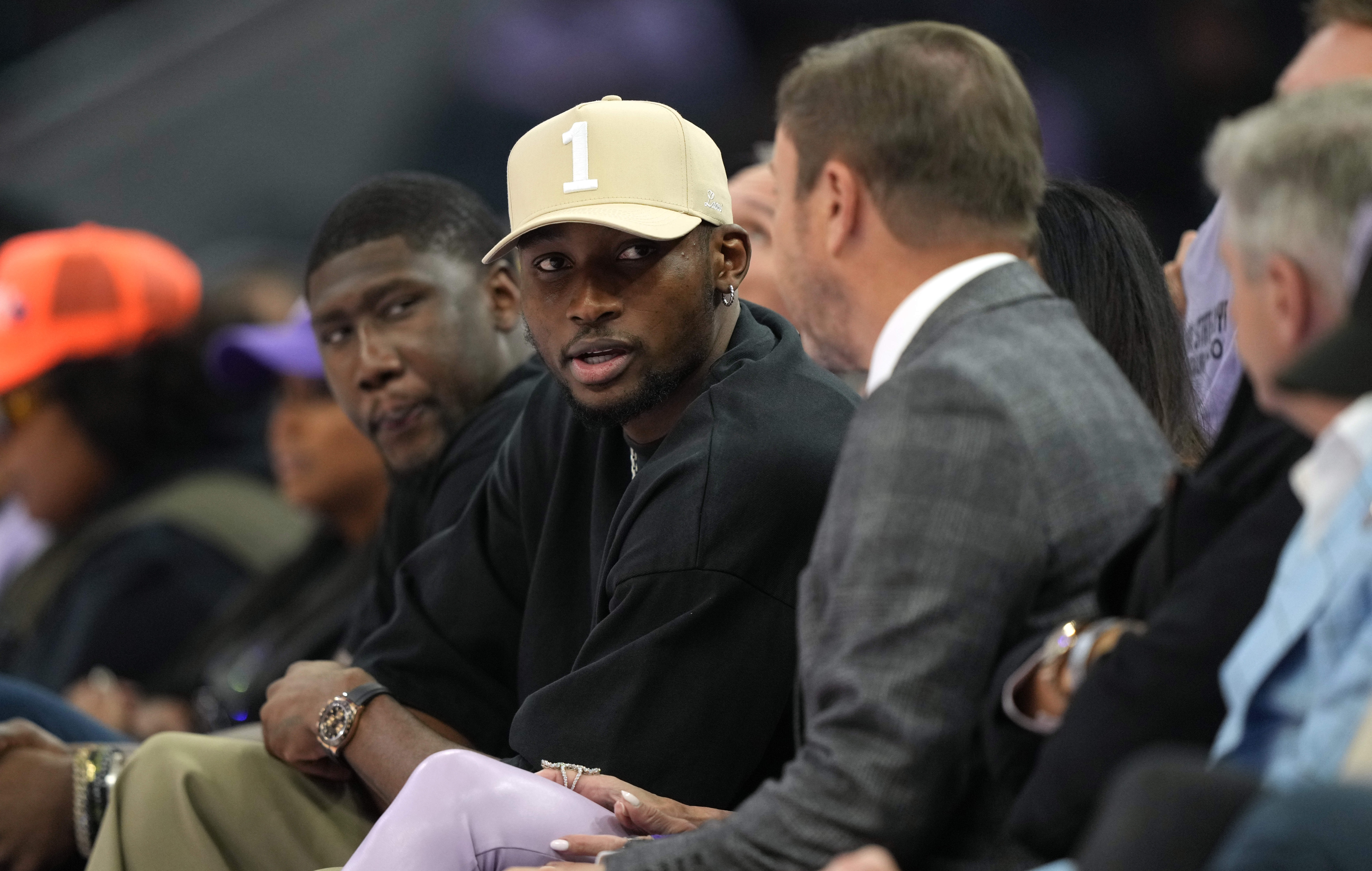 是否对库明加续约闹剧不满？拉科布：这很正常？ 谈判意味着脸皮要厚