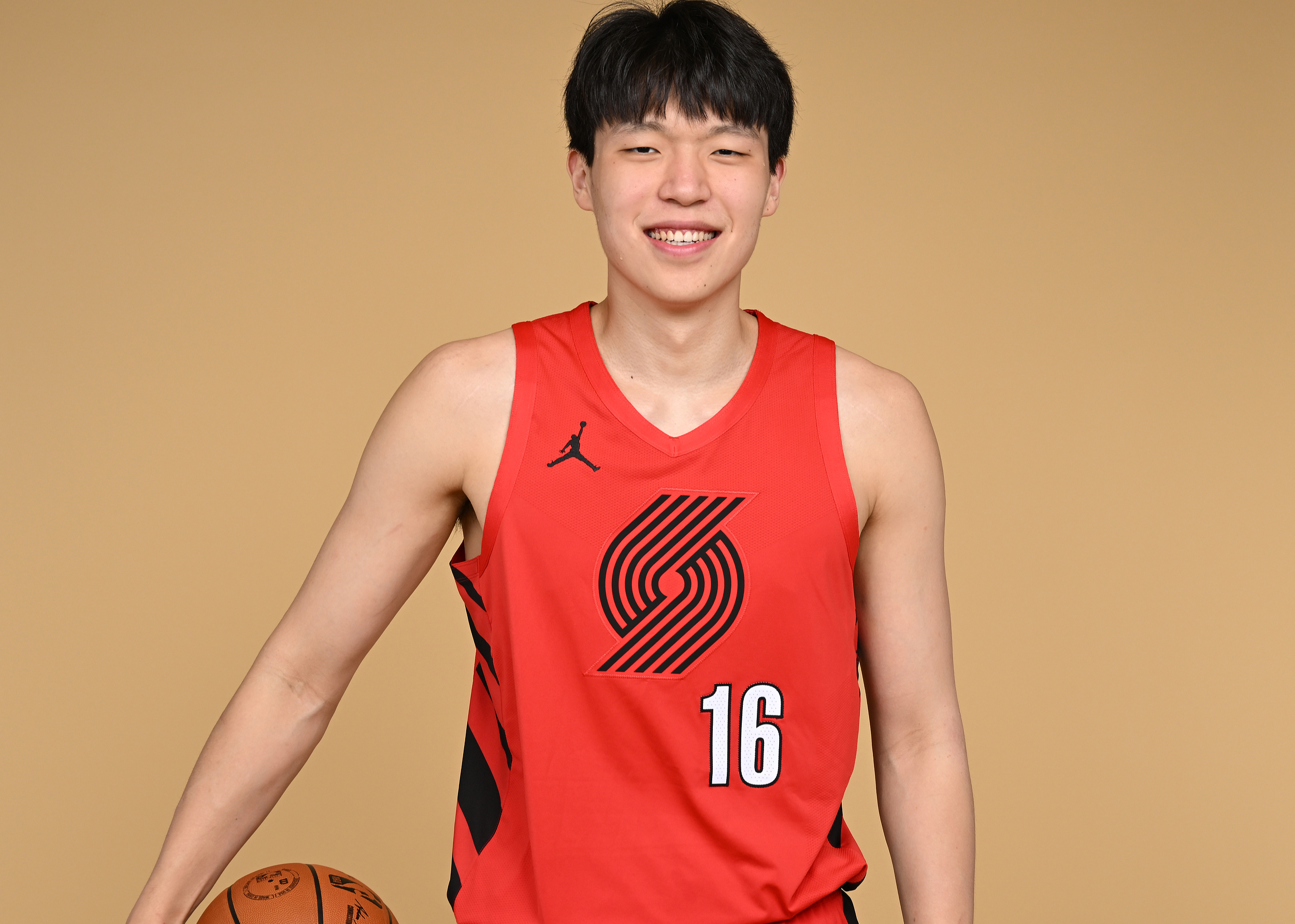姚明给杨瀚森分享新团队适应经验：没必要太担心，正常交流即可