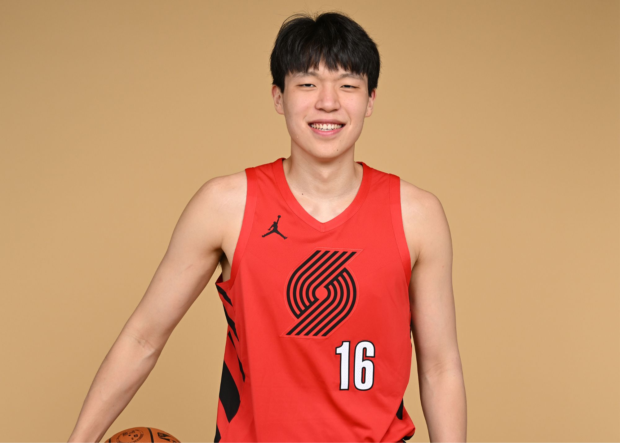 首轮16号签选我亏了吗？杨瀚森今日16分力压小萨&克林根