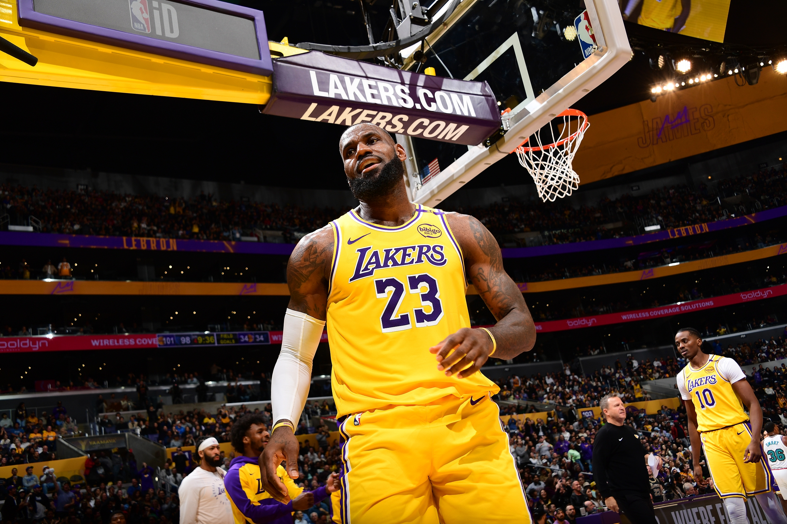 Shams：1-2周后，詹姆斯正式获准进行对抗训练，重新评估。