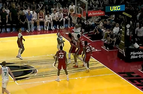 迪亚巴特强攻2+1，黄蜂18-0再次停止热火。