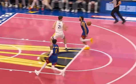 精致！穆雷背传助攻沃特森打进篮球。