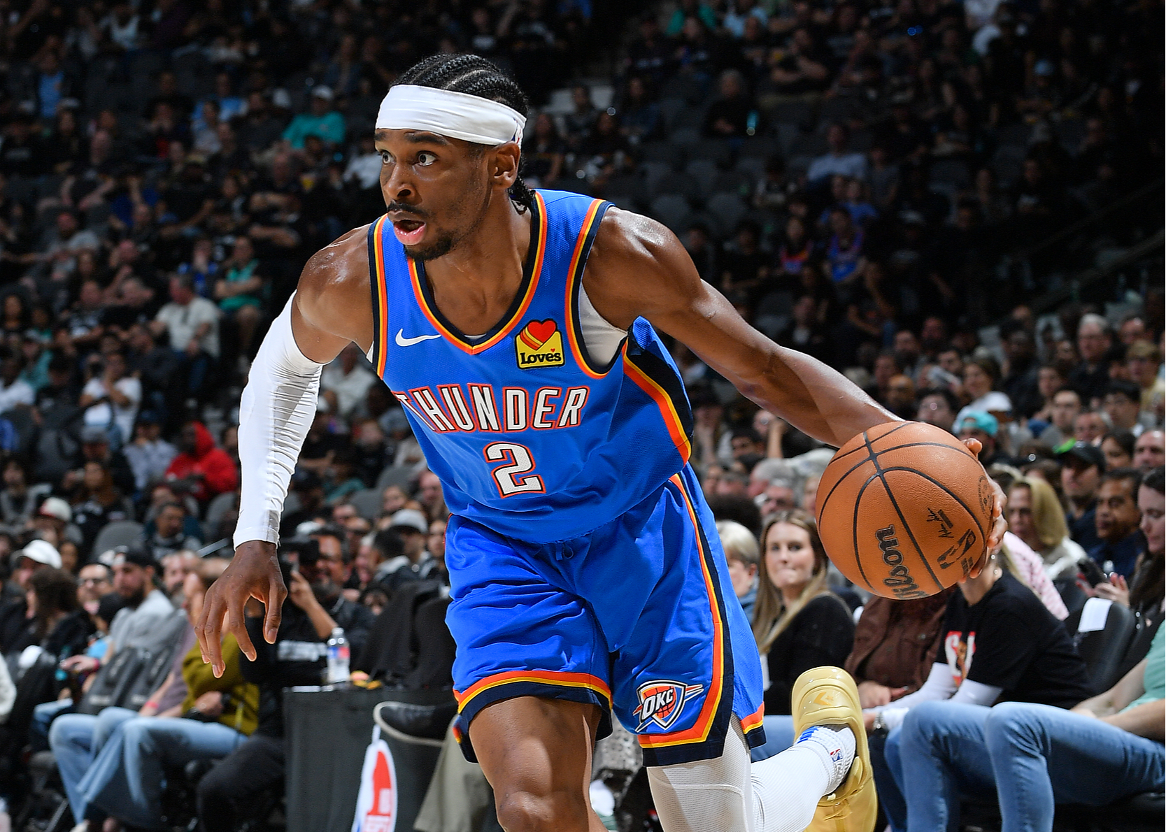 亚历山大第三节6中6轰15分，三节结束后已获得30分。