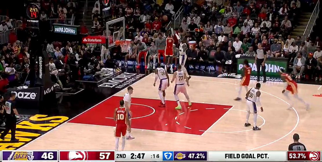 湖人队一度将分差缩小到个位数，盖耶再中三分稳定局面。