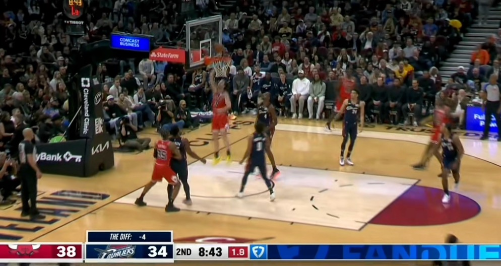 吉迪空切到禁区上篮得分，公牛13-2攻击波