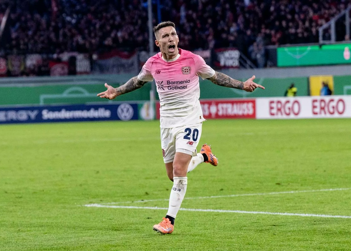 球员：拜仁慕尼黑正密切关注格里马尔多的情况。