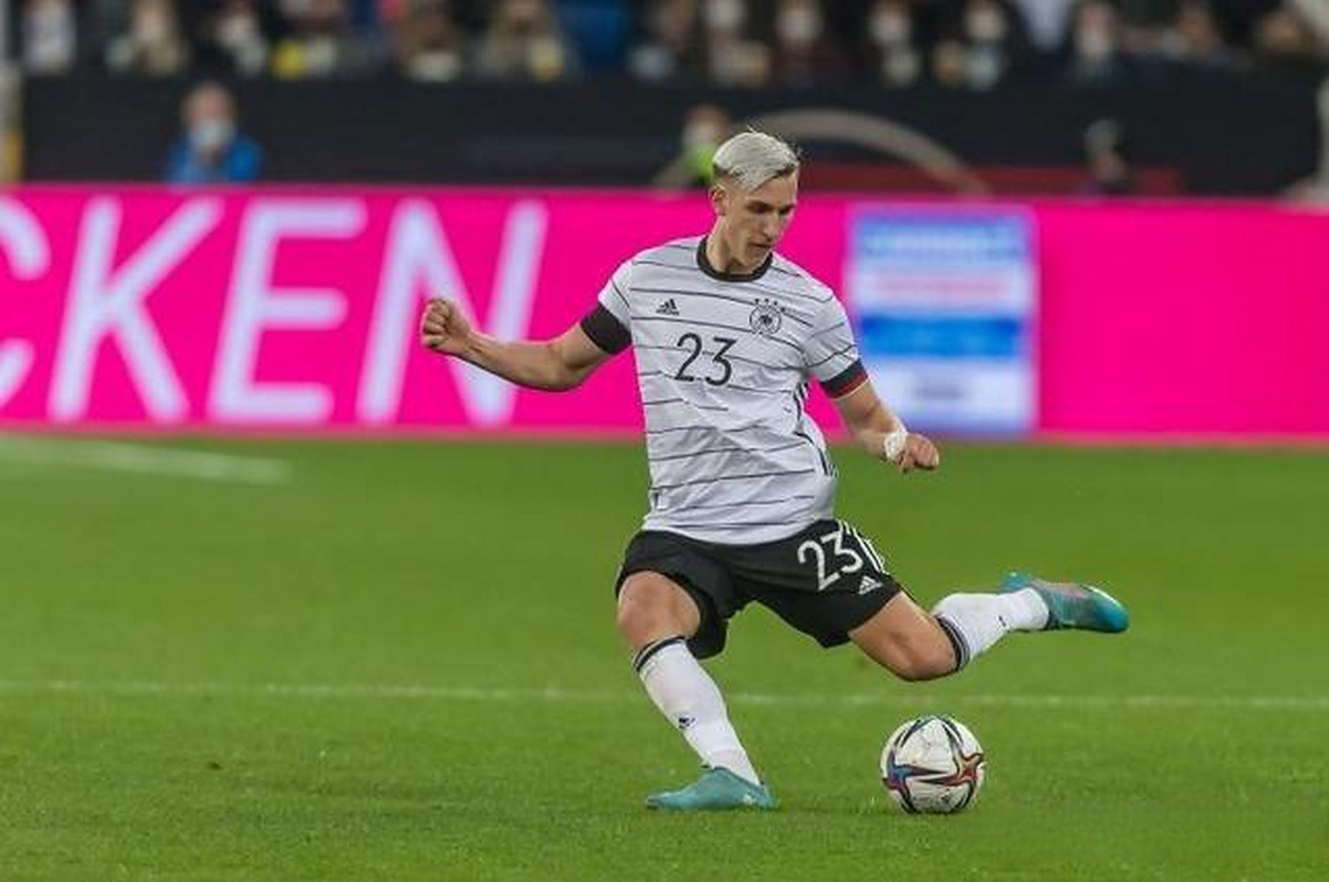 德国天空：施洛特贝克有希望打斯洛伐克，而基米希则不乐观。