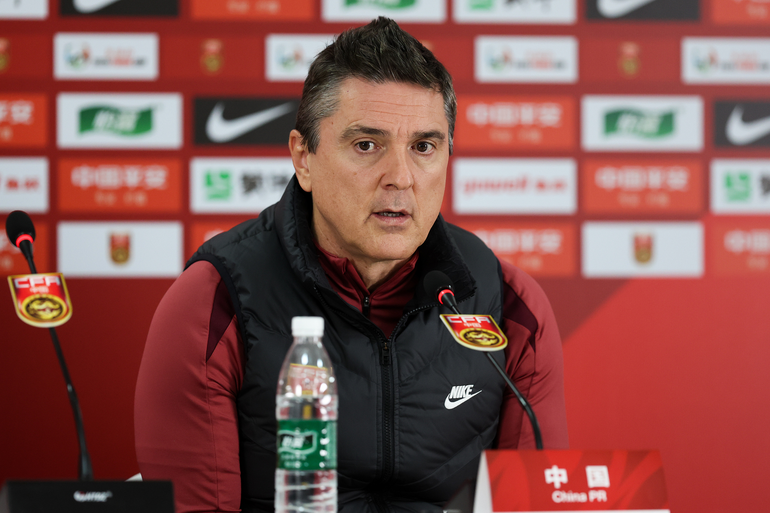 安东尼奥：当他发现拜合拉木时，他仍然在踢中卫；我要求球员远离外界评论