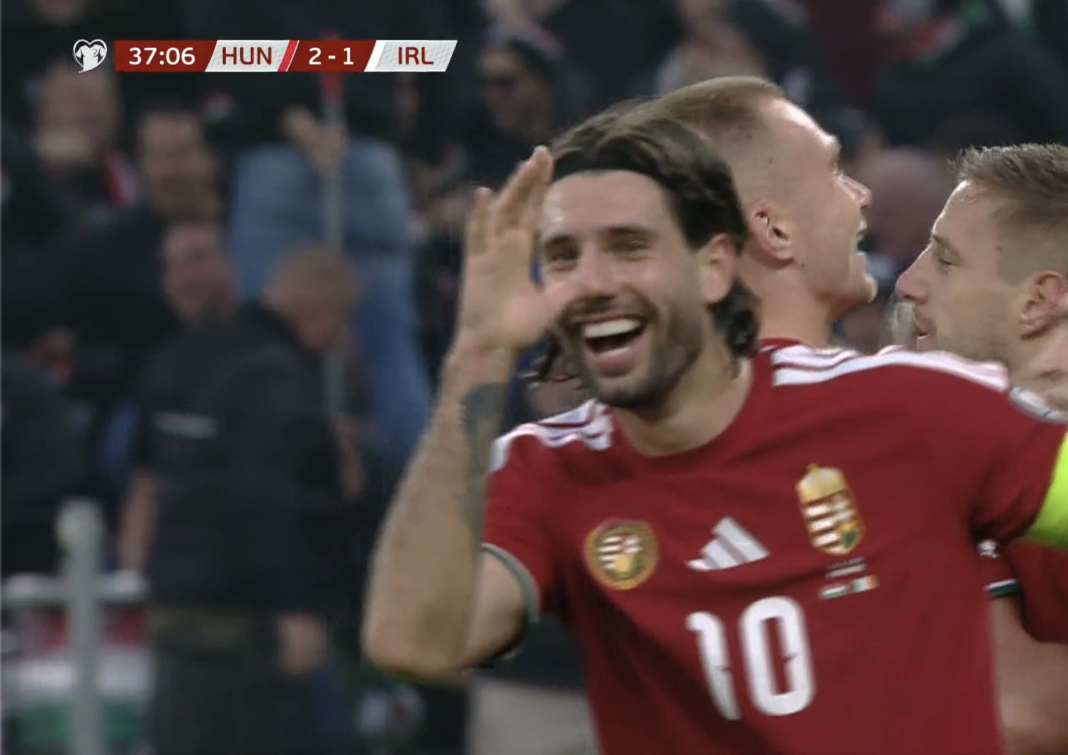 😓自己打脸！索博领先的时候，做了一个“小丑”庆祝活动，被杀后瘫坐赛场。