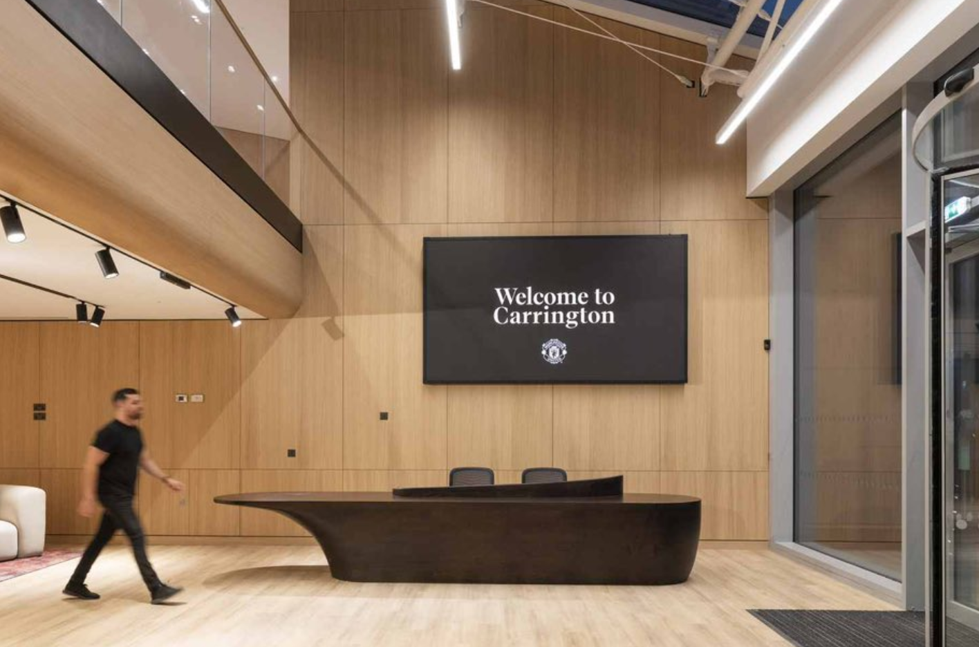 官方：曼联将向球迷开放卡灵顿基地，参观100英镑的套餐。