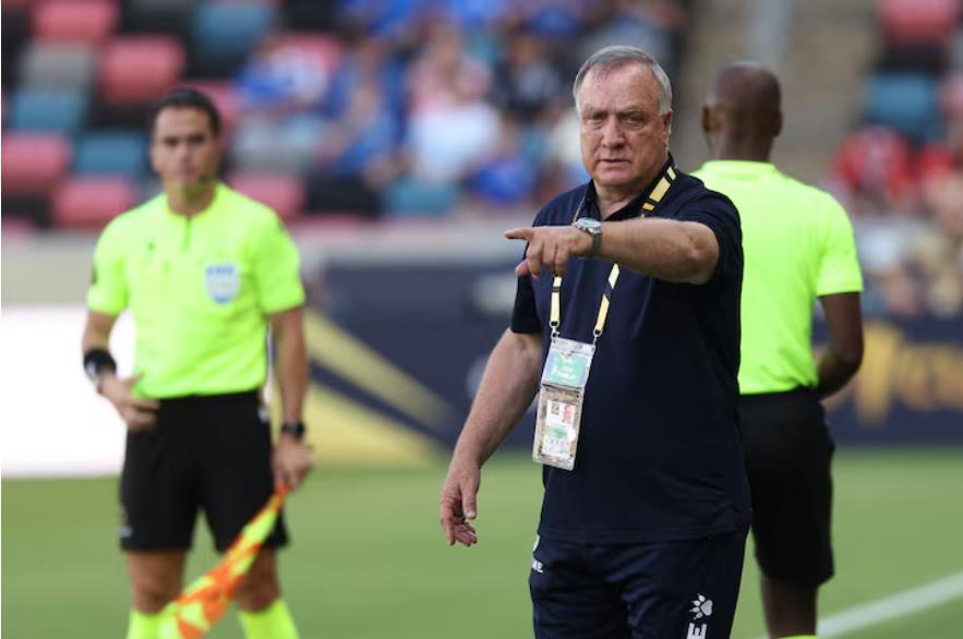 在世预赛关键战役之前，主教练离开了球队，库拉索球员发誓要赢。