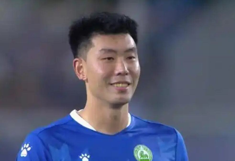 媒体人：冯伯元送点和罚丢点球都不丢人，这也许还是一个好的开始。