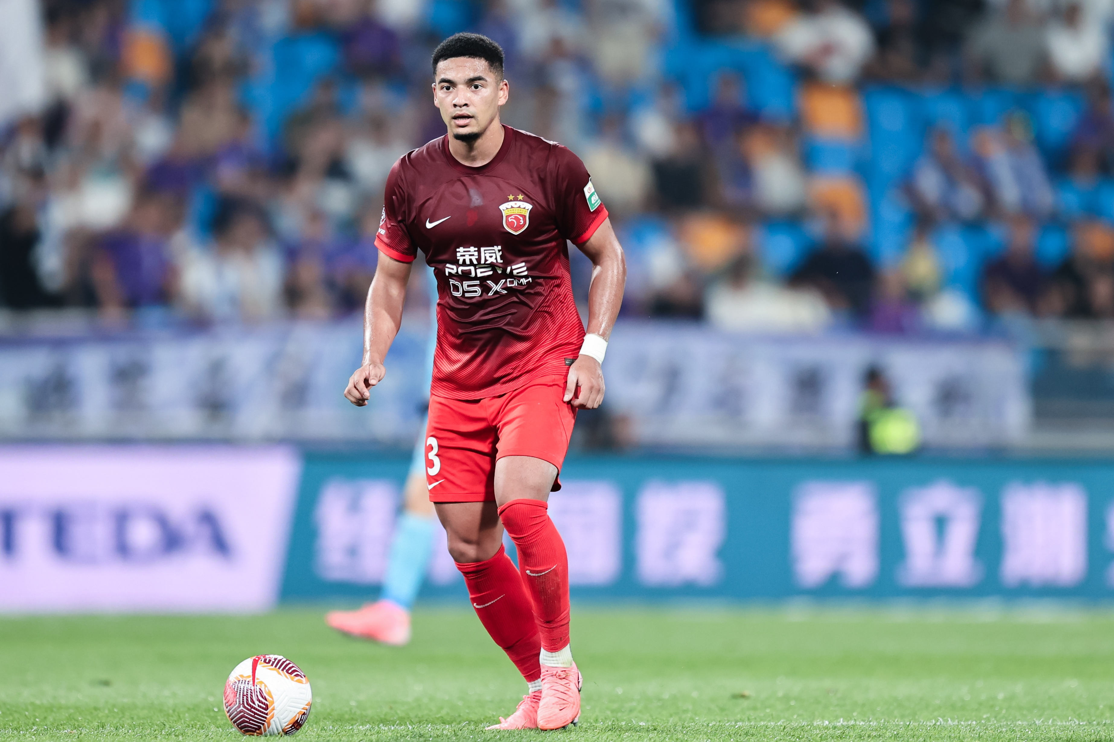 东体：海港六名外援出征亚冠，蒋光太、李帅因伤缺席。