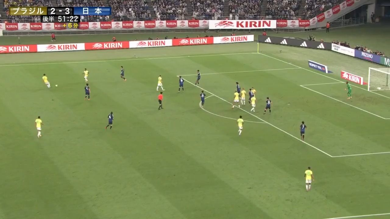 首胜巴西！日本队员和球迷在最后的哨声中疯狂庆祝，解释激动人心的破音。