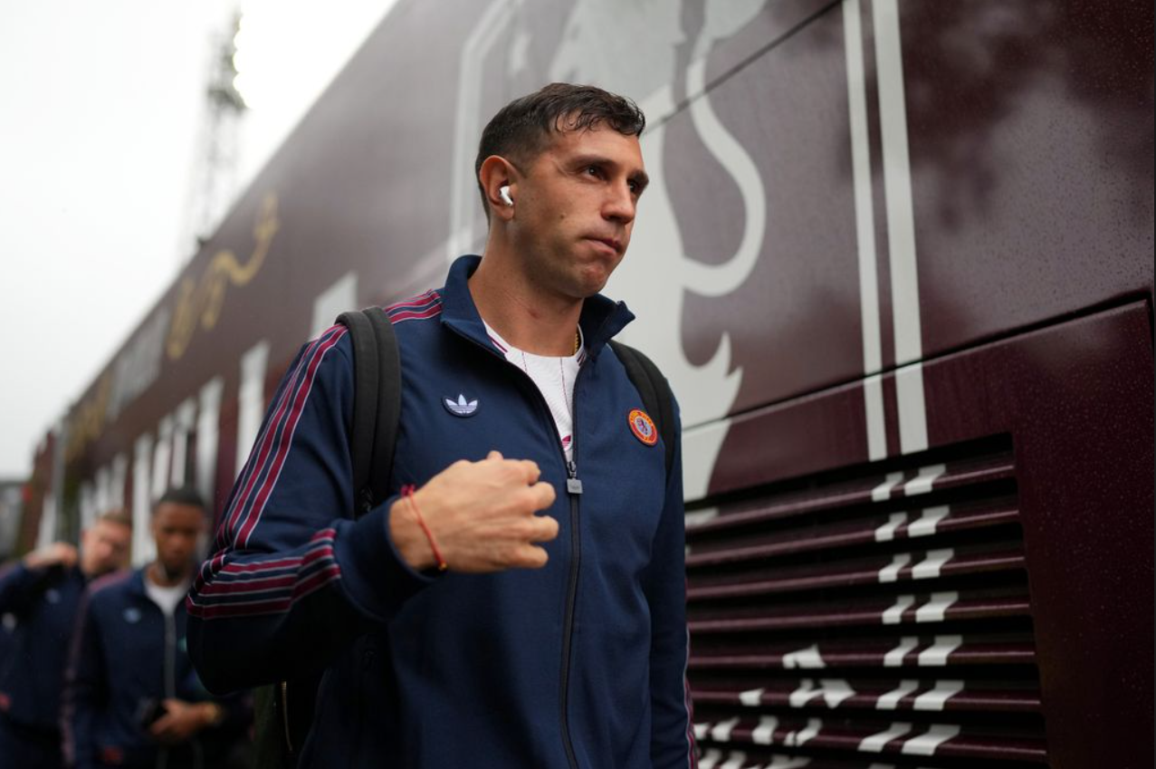 埃梅里：大马丁通常是副队长，我和他谈判之后决定进行调整